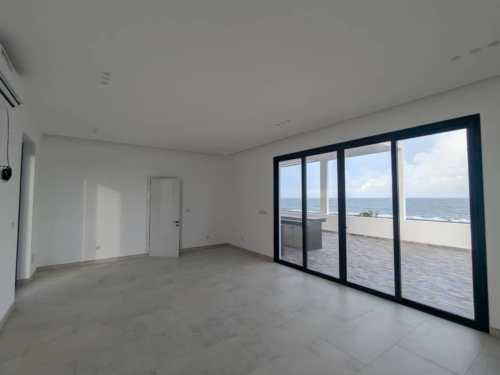 À LOUER – VILLA 4 CHAMBRES AU BORD DE LA MER – BAGUIDA | 3.200.000 FCFA
