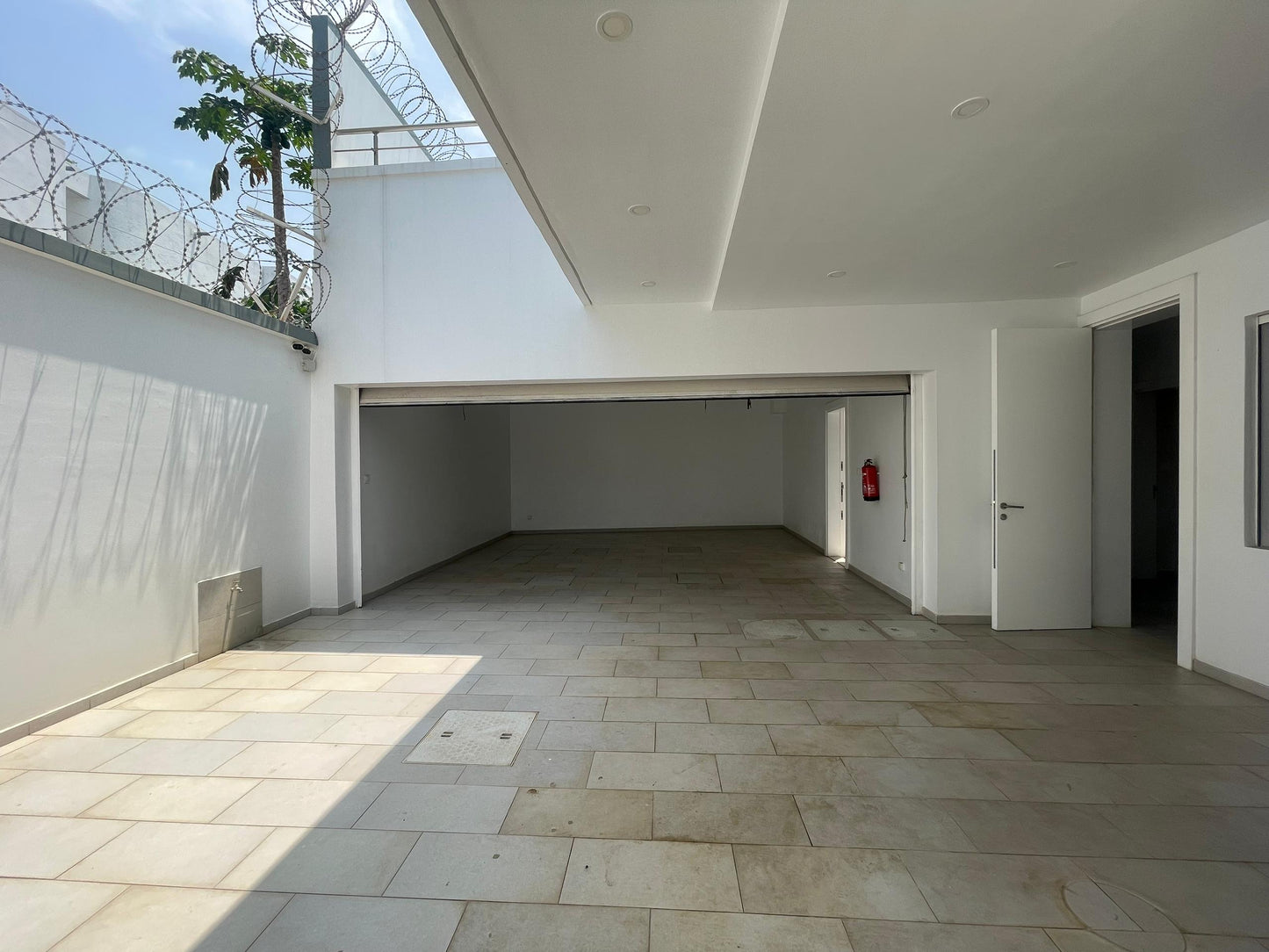 VILLA 5 CHAMBRES AVEC PISCINE À LOUER À LOMÉ - KODJOVIAKOPÉ (MEUBLÉE & NON MEUBLÉE)