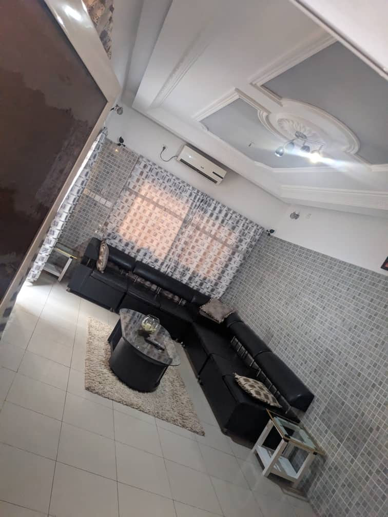 VILLA 8 PIÈCES À VENDRE À TOTSI AU BORD DES PAVÉS – R+2 | TITRE FONCIER