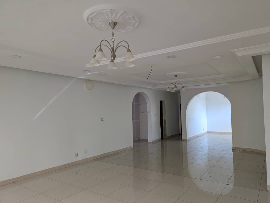 À LOUER - UNE BELLE VILLA DANS LA CAISSE (RÉSIDENCE DU BÉNIN) - 6 PIÈCES
