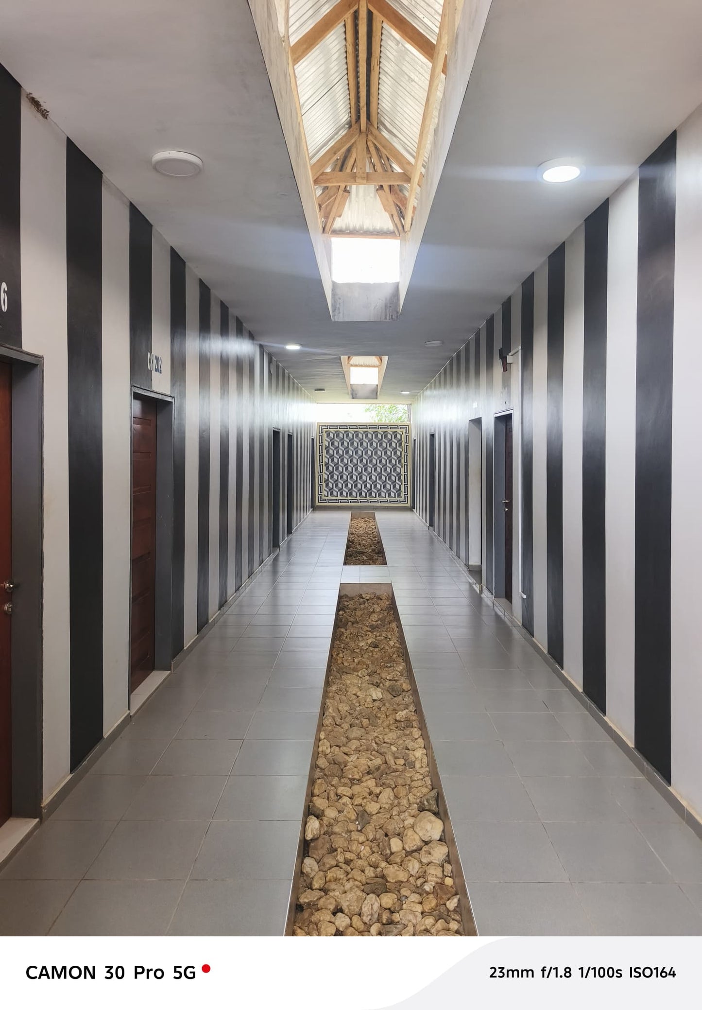 UN HÔTEL À VENDRE À APESSITO – 23 CHAMBRES + BAR + MAGASINS