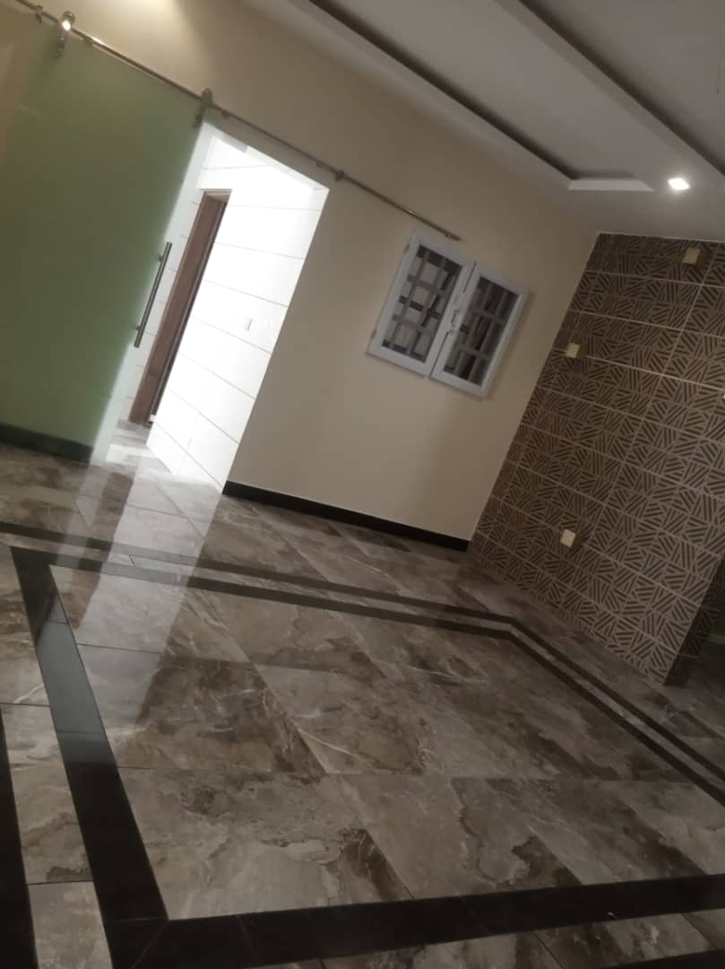 UNE VILLA À VENDRE À ADIDOGOMÉ, BASE EBOMAF - 7 PIÈCES