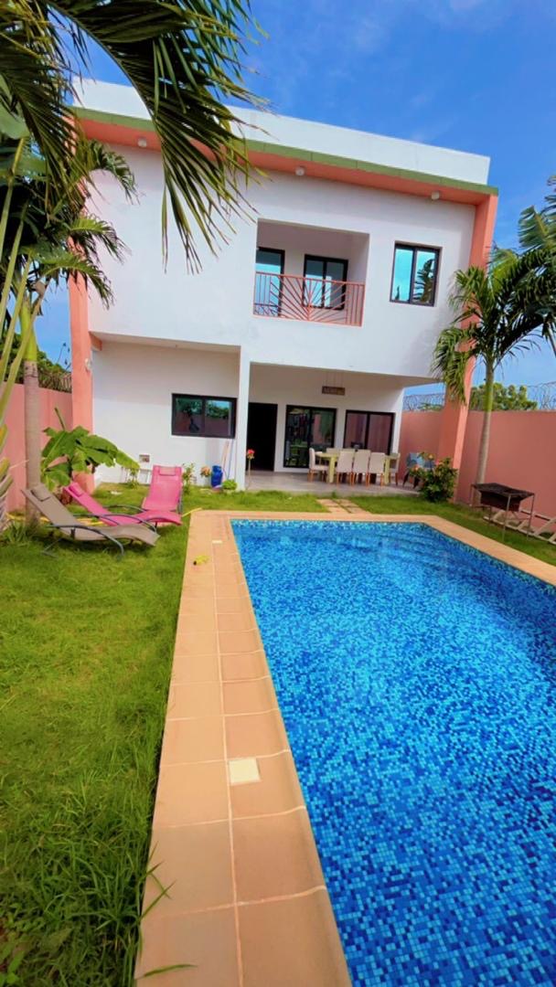 VILLA 6 PIÈCES AVEC PISCINE À VENDRE À ZANGUÉRA – 1/2 LOT – NON LOIN DE MACO