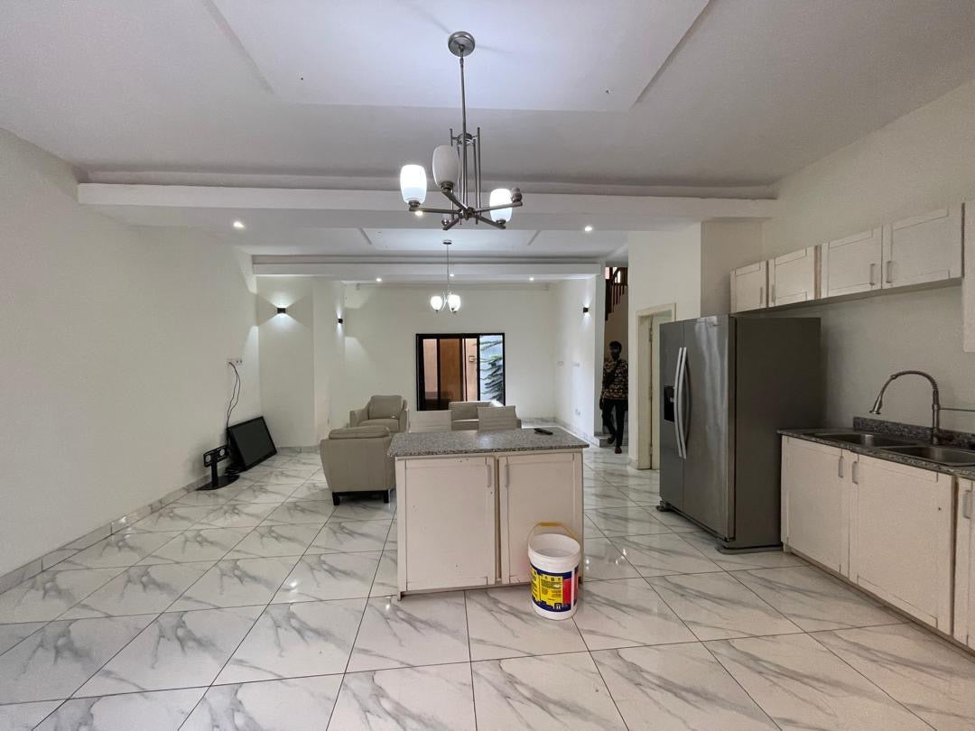 VILLA DUPLEX À LOUER À HÉDZRANAWOÉ AÉROPORT (4 CHAMBRES, 1 GARAGE)