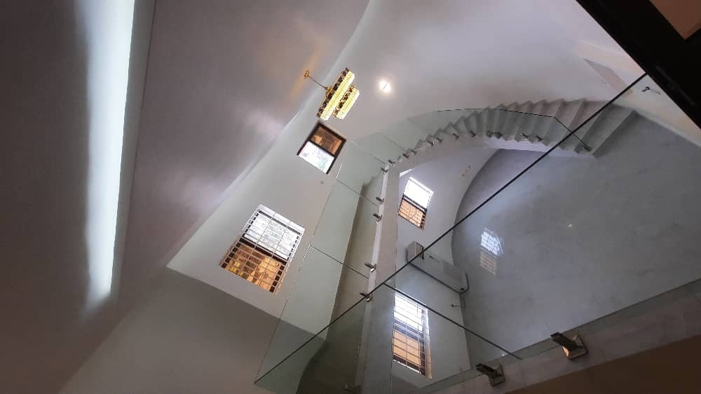 LOCATION LUXUEUSE VILLA À LOUER À ADIDOGOMÉ AMÉNOPÉ (13 CHAMBRES)
