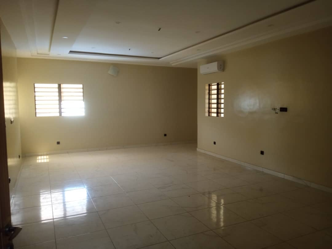 UNE VILLA 6 PIÈCES À LOUER / VENDRE DANS LA CITÉ MOKPOKPO