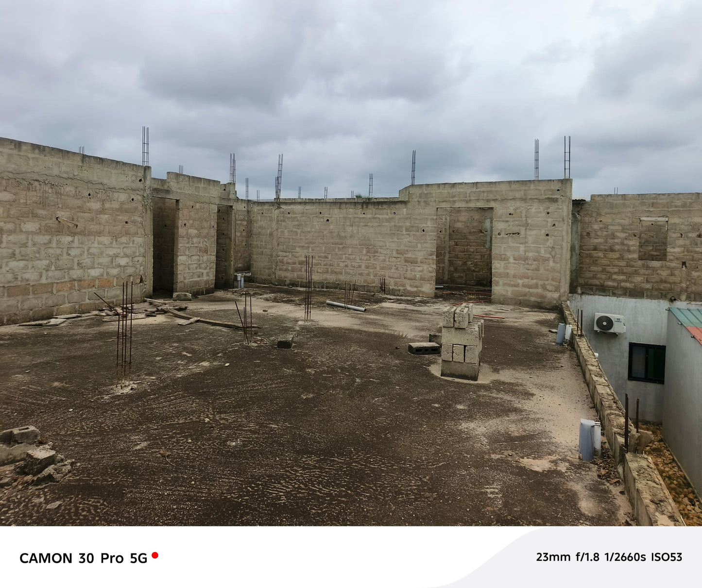 UN HÔTEL À VENDRE À APESSITO – 23 CHAMBRES + BAR + MAGASINS