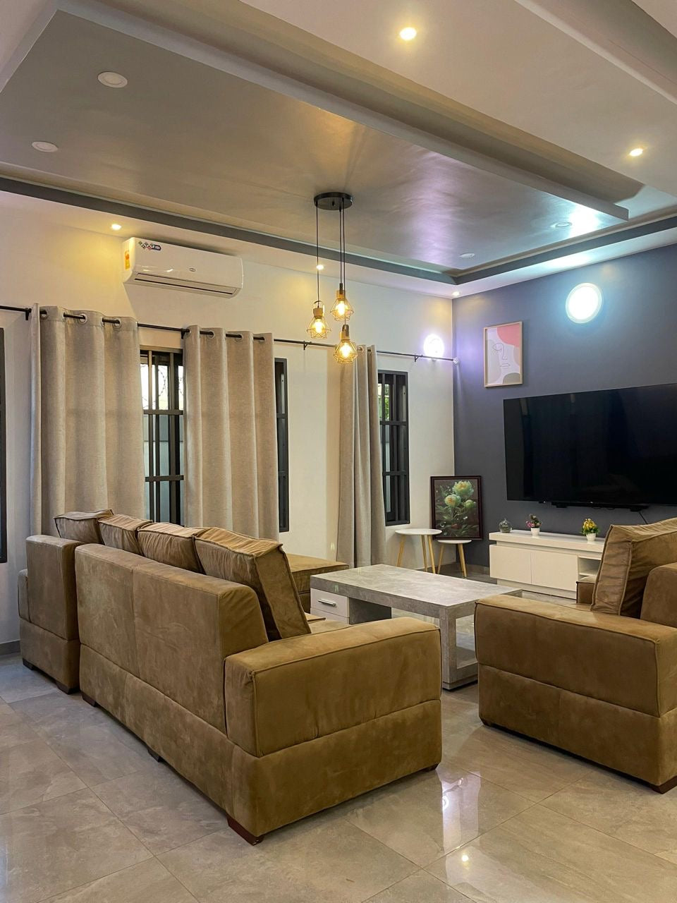 À LOUER – VILLA DUPLEX MEUBLÉE 3 PIÈCES (2 CHAMBRES SALON) À VAKPOSSITO