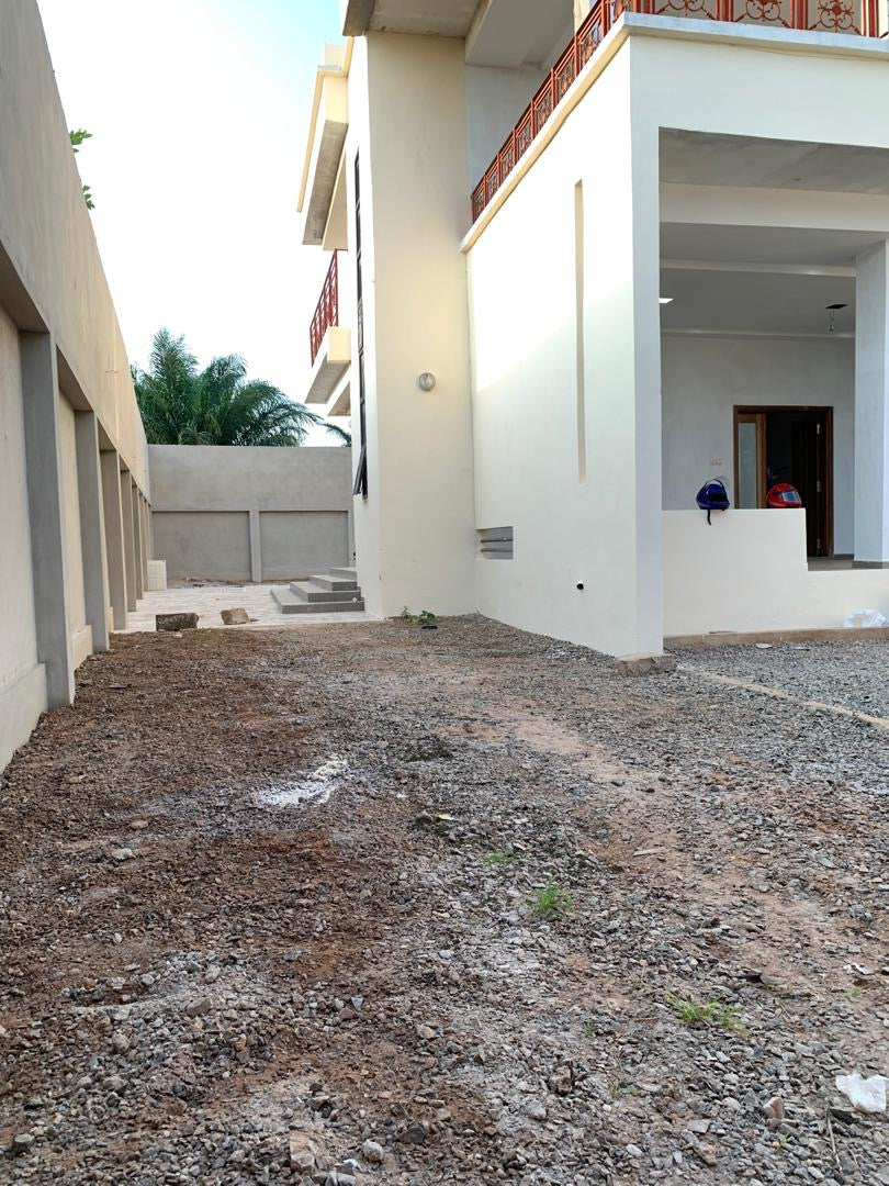 VILLA DUPLEX À VENDRE À SÉGBÉ – 10 PIÈCES