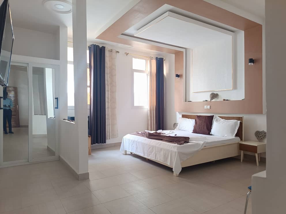 HÔTEL À VENDRE À AGBODRAFO - 25 CHAMBRES, PISCINE, RESTAURANT