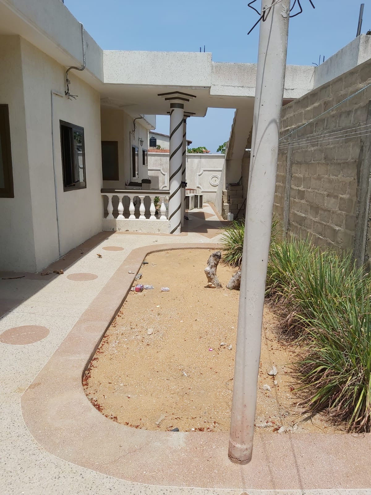 VILLA 5 PIÈCES À VENDRE À AVÉPOZO CÔTÉ NON PLAGE – 3/4 DE LOT