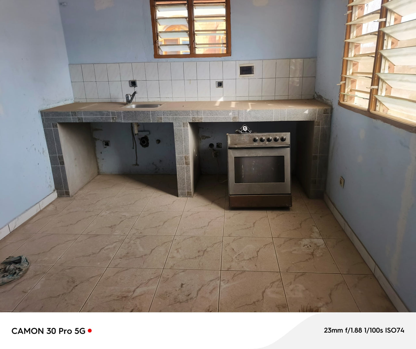 À VENDRE – RÉSIDENCE DUPLEX DE 25 PIÈCES SUR 2 LOTS À ADIDOGOMÉ SAGBADO – 450 MILLIONS FCFA (À DÉBATTRE)