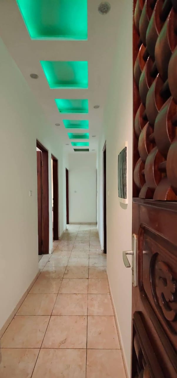 VILLA 8 PIÈCES À LOUER OU À VENDRE À AGOÈ ASSIYEYÉ – 1 LOT