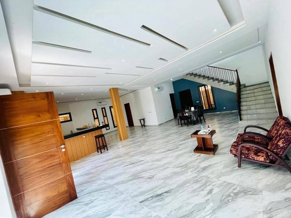 VILLA 10 PIÈCES À VENDRE À LOMÉ - AVÉPOZO
