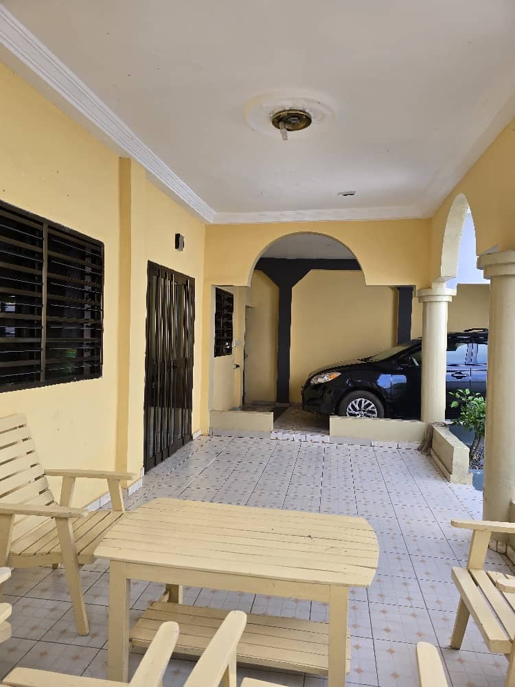 VILLA DE 7 PIÈCES À VENDRE À LOMÉ, QUARTIER LÉO 2000 – À 150M DU GOUDRON