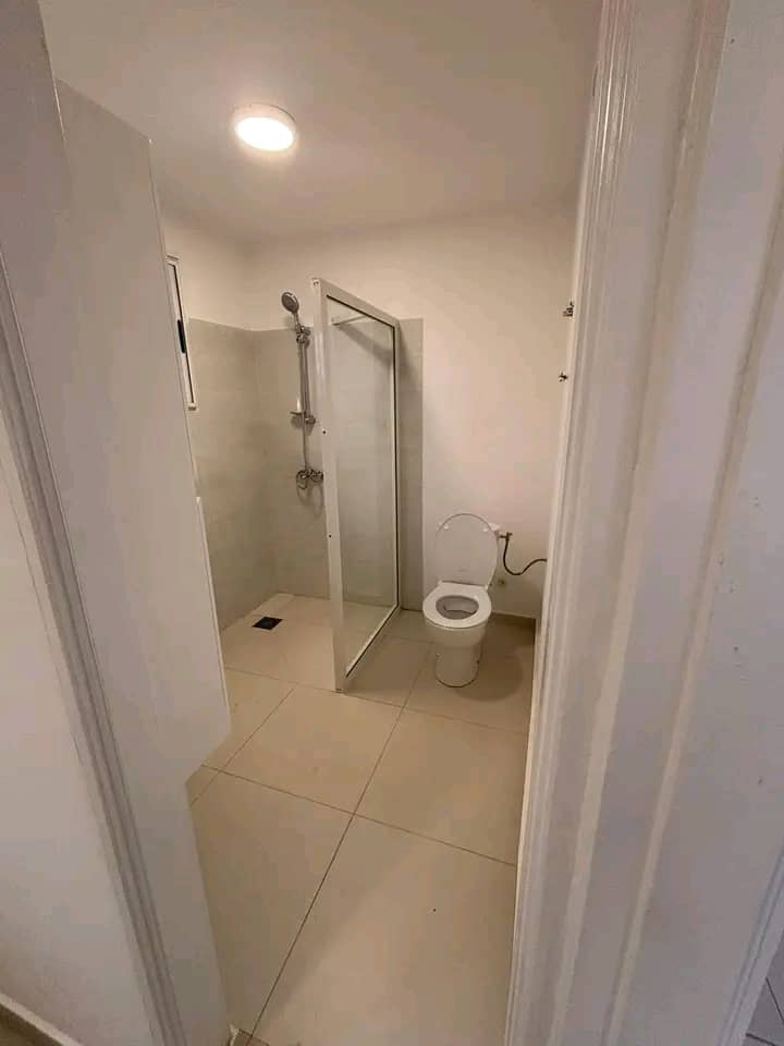 VILLA MEUBLÉE À LOUER À KPOGAN (8 PIÈCES, 5 CHAMBRES, 3 CUISINES)