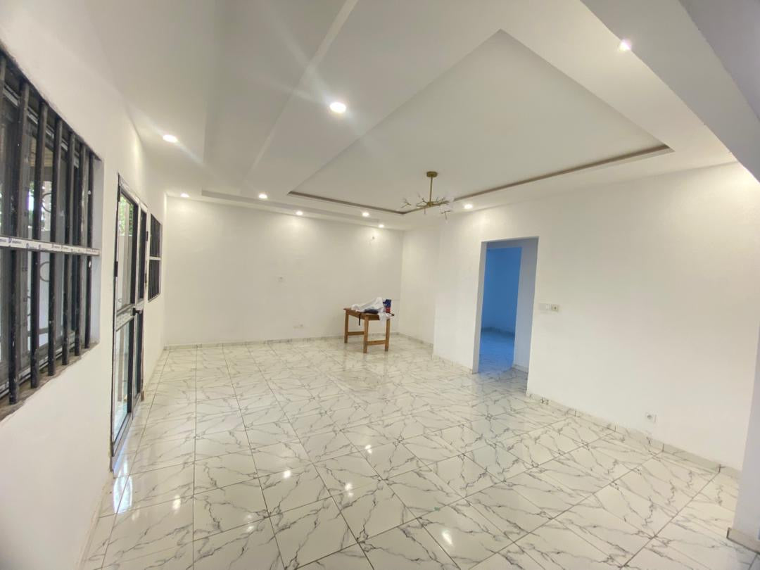 UNE VILLA 3 PIÈCES À LOUER À ADÉWUI À 100M DES PAVÉS