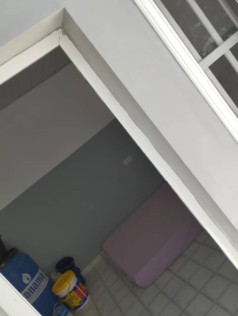 À VENDRE : VILLA DUPLEX DE 5 PIÈCES SUR 300 m² À AGBATA (CÔTÉ NON PLAGE)