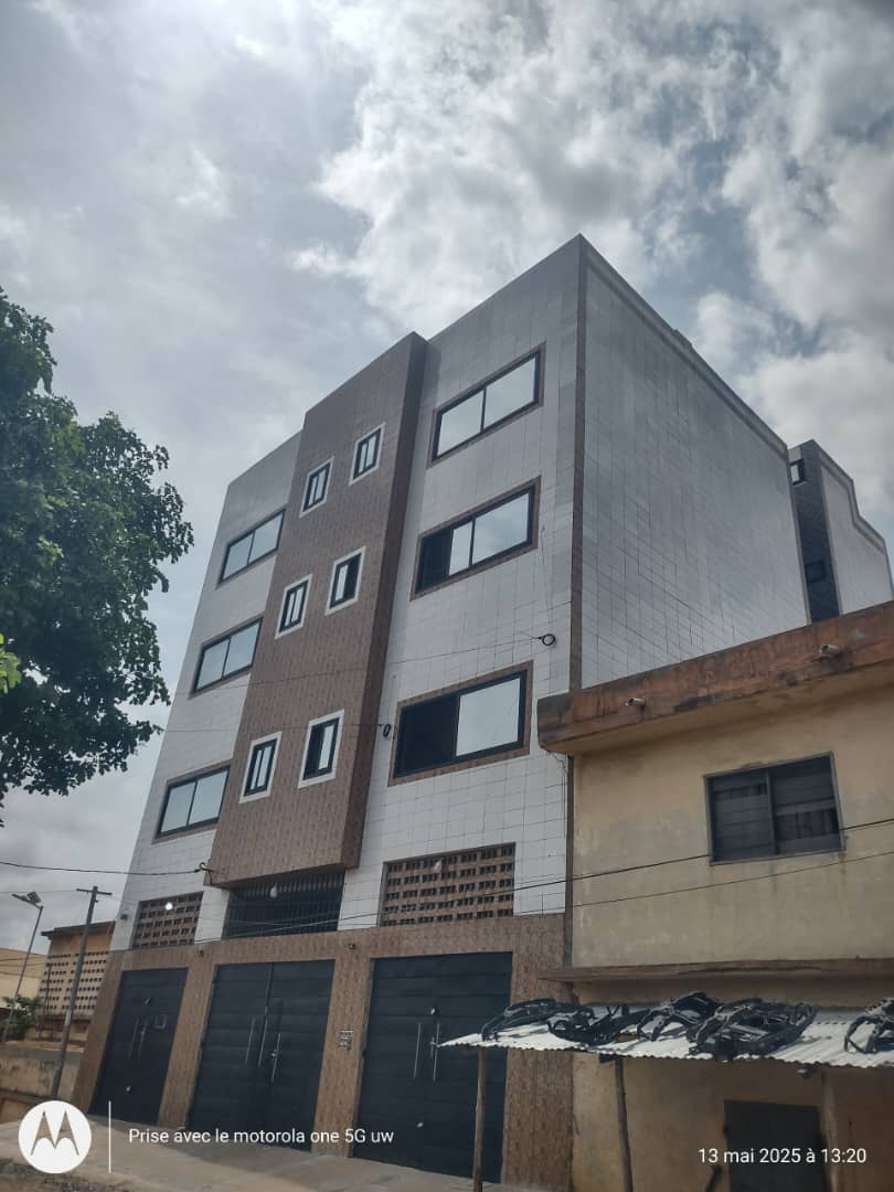 IMMEUBLE (R+3) À VENDRE À DEKON LOM-NAVA – 3 APPARTEMENTS