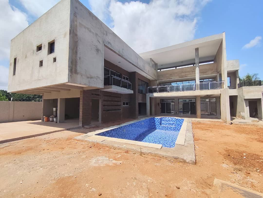 LOMÉ – CITÉ OUA – VILLA R+1 DE 10 PIÈCES À VENDRE