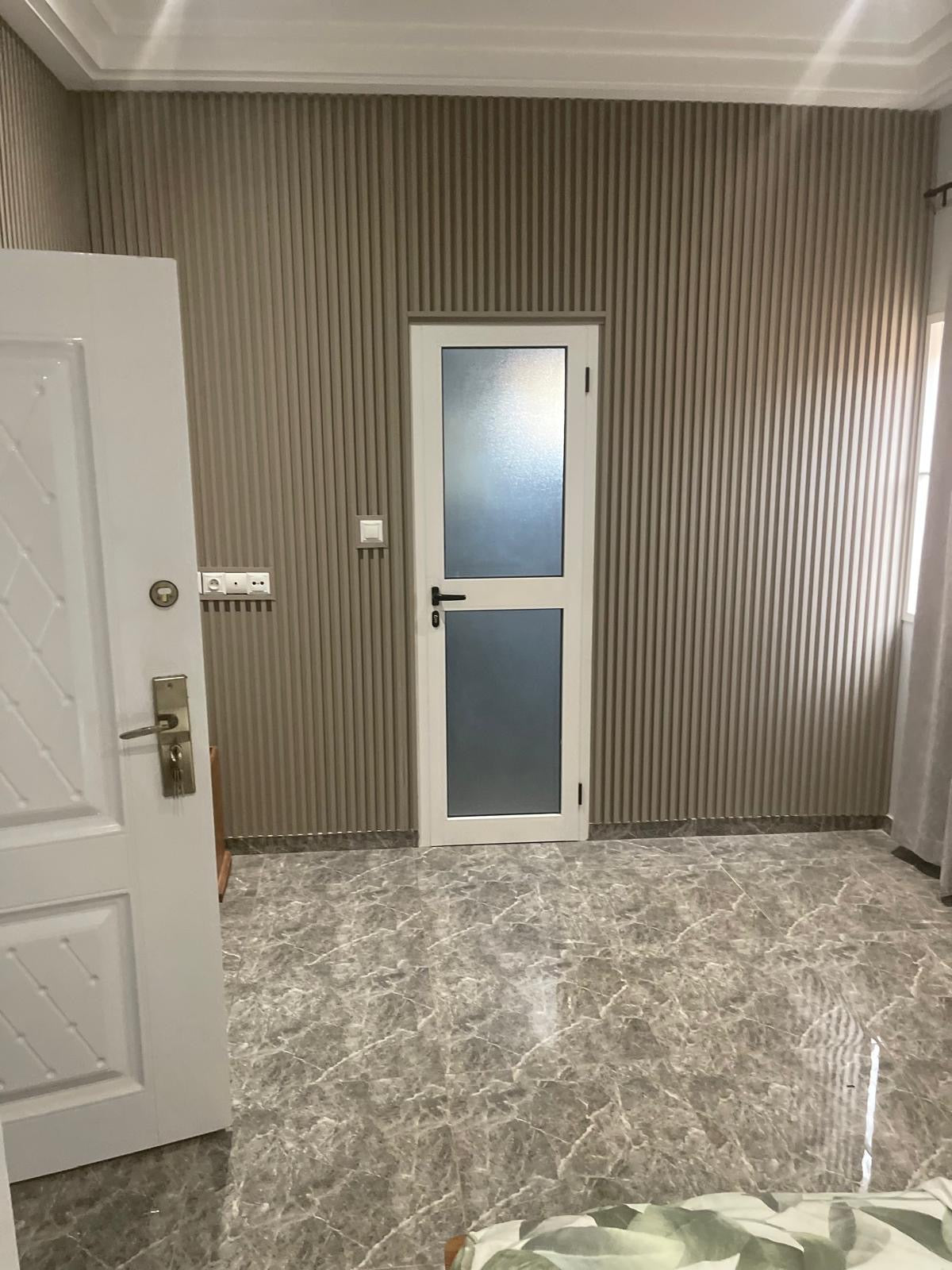 VILLA DE 2 CHAMBRES À VENDRE À LA CITÉ MOKPOKPO, ADIDOGOMÉ – DEMI LOT ANGLE RUE