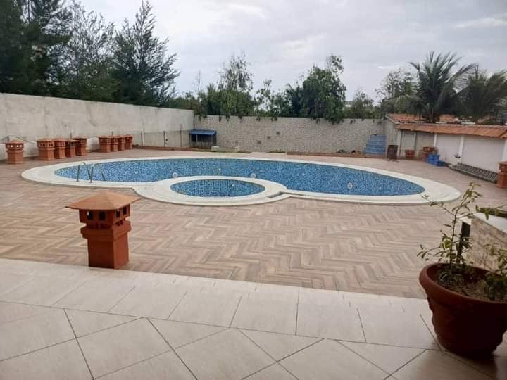 UNE VILLA PISCINE À VENDRE À BAGUIDA - 8 PIÈCES