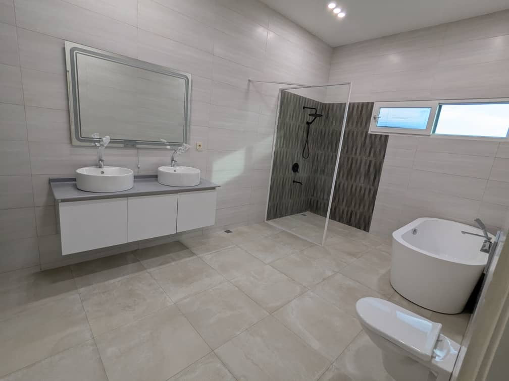 À LOUER – VILLA 4 CHAMBRES AU BORD DE LA MER – BAGUIDA | 3.200.000 FCFA