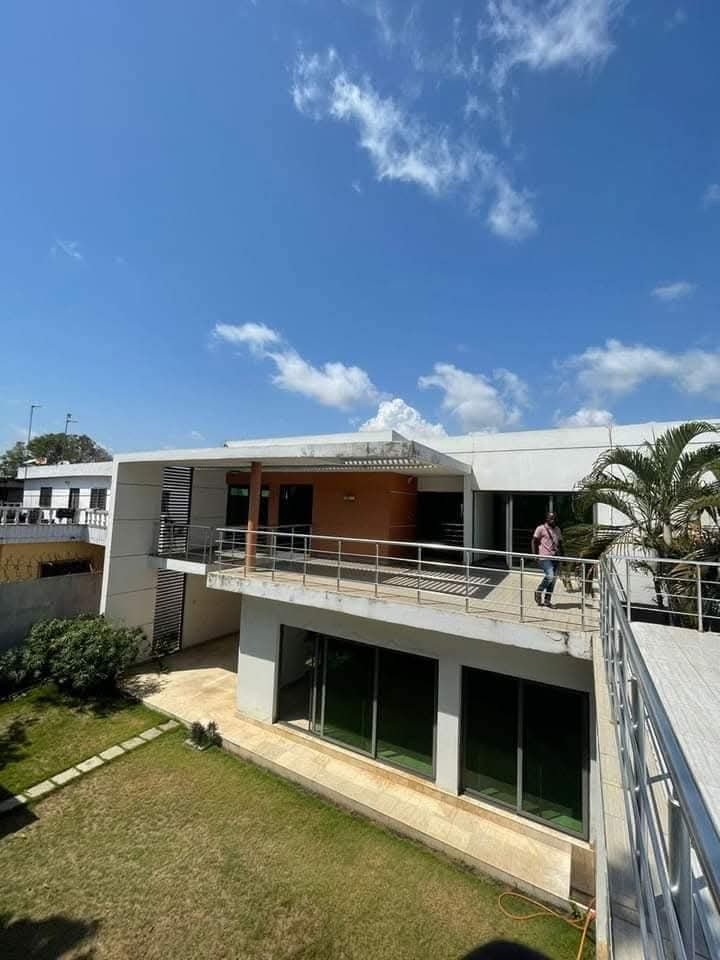 VILLA DE PRESTIGE À VENDRE À ADÉWUI – LOMÉ | MARBRE ITALIEN & TITRE FONCIER