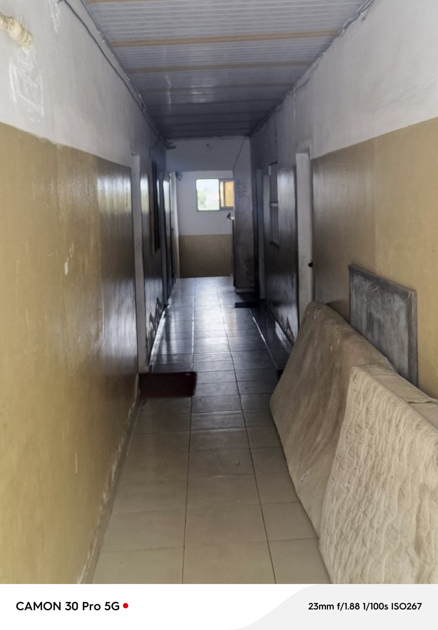 À VENDRE – IMMEUBLE POLYVALENT DE 27 PIÈCES À BÈ KPOTA EN BORDURE DE ROUTE – 353M² – 300 MILLIONS FCFA