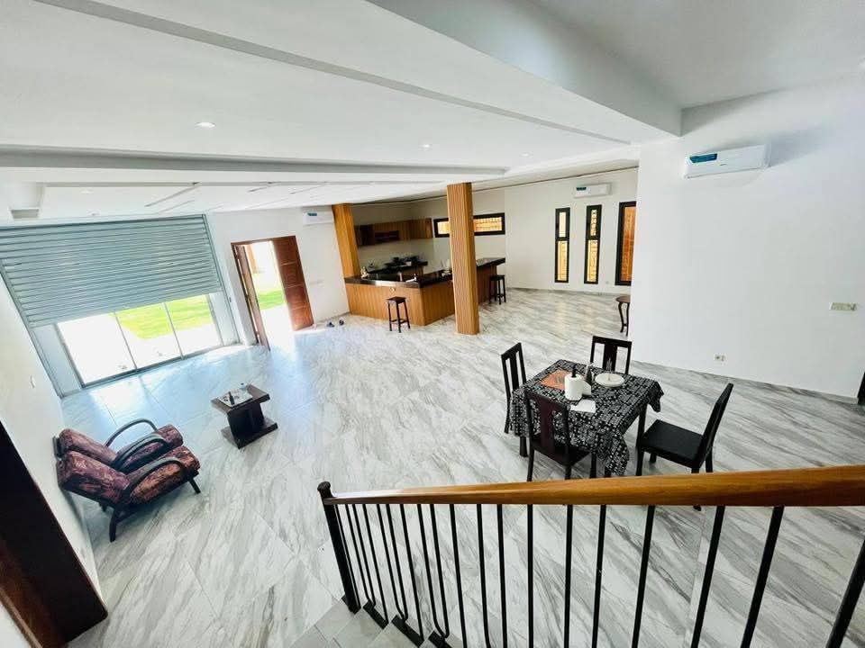 VILLA 10 PIÈCES À VENDRE À LOMÉ - AVÉPOZO