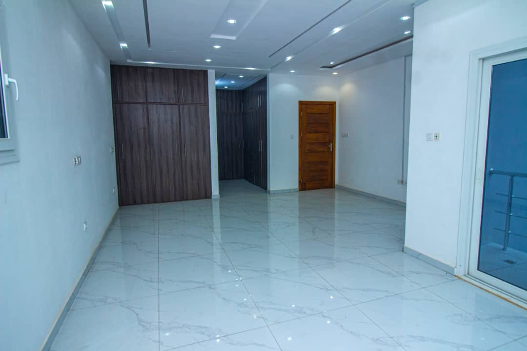 Villa duplex 5 chambres à louer à Agbalépédo – 1 500 000 FCFA