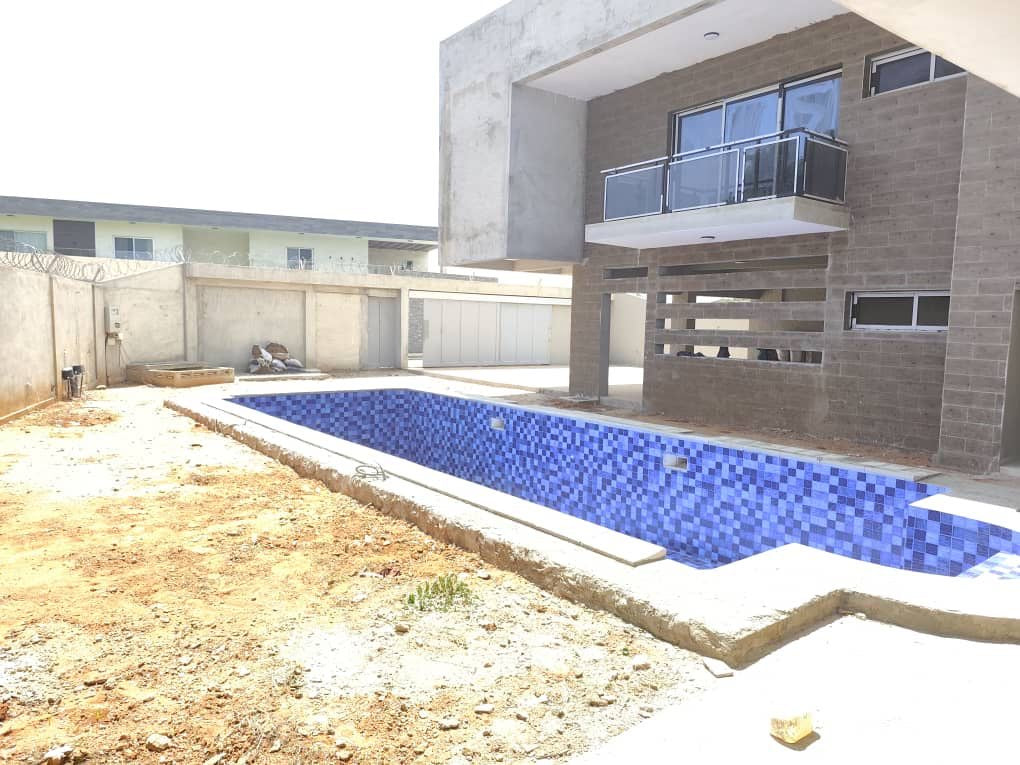 LOMÉ – CITÉ OUA – VILLA R+1 DE 10 PIÈCES À VENDRE