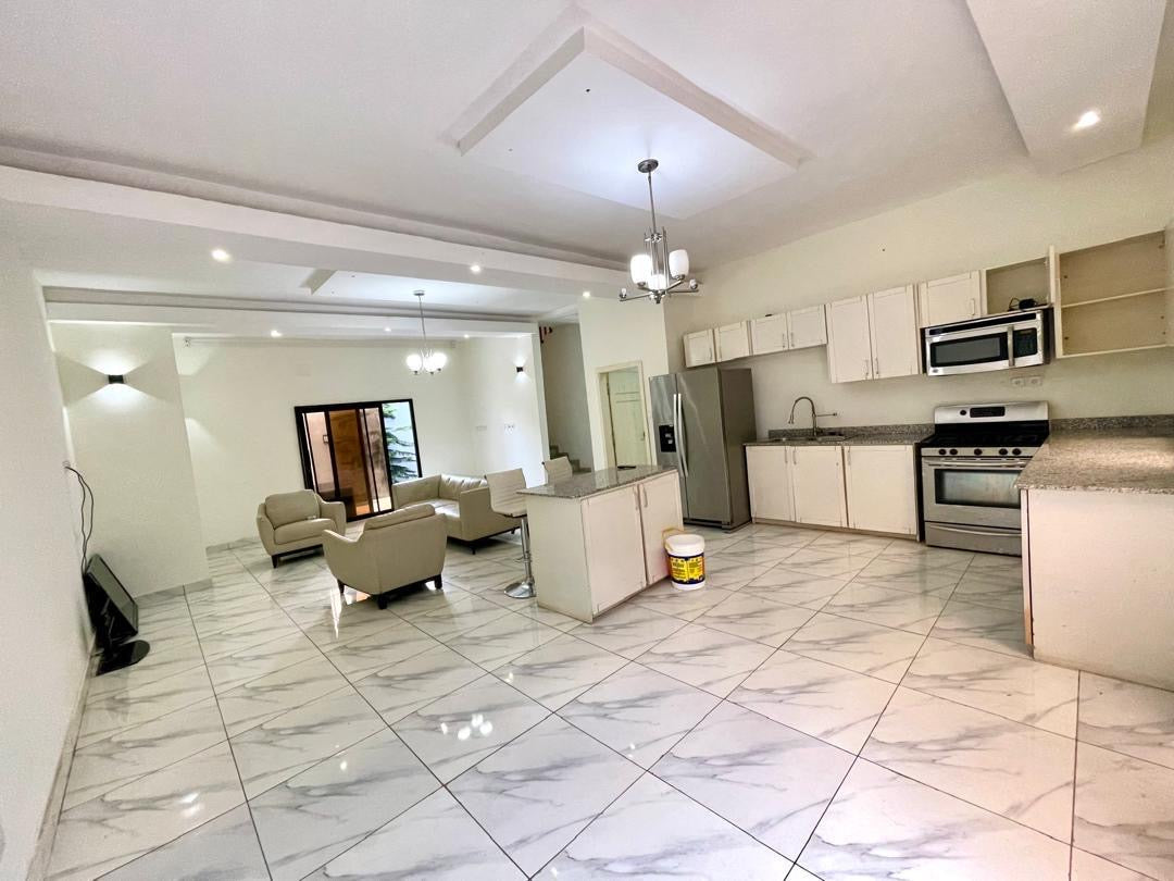 VILLA DUPLEX À LOUER À HÉDZRANAWOÉ AÉROPORT (4 CHAMBRES, 1 GARAGE)
