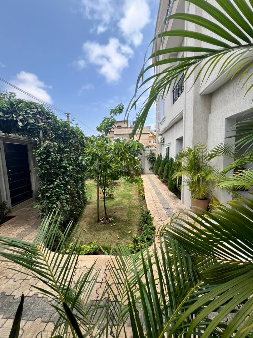 VILLA 10 PIÈCES À VENDRE À LOMÉ - DJIDJOLÉ – 350 MILLIONS