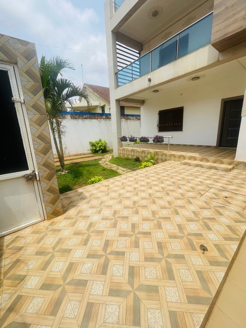 MAGNIFIQUE VILLA À VENDRE A AGOE CACAVELI ECOLE MARIAM - 6 PIÈCES