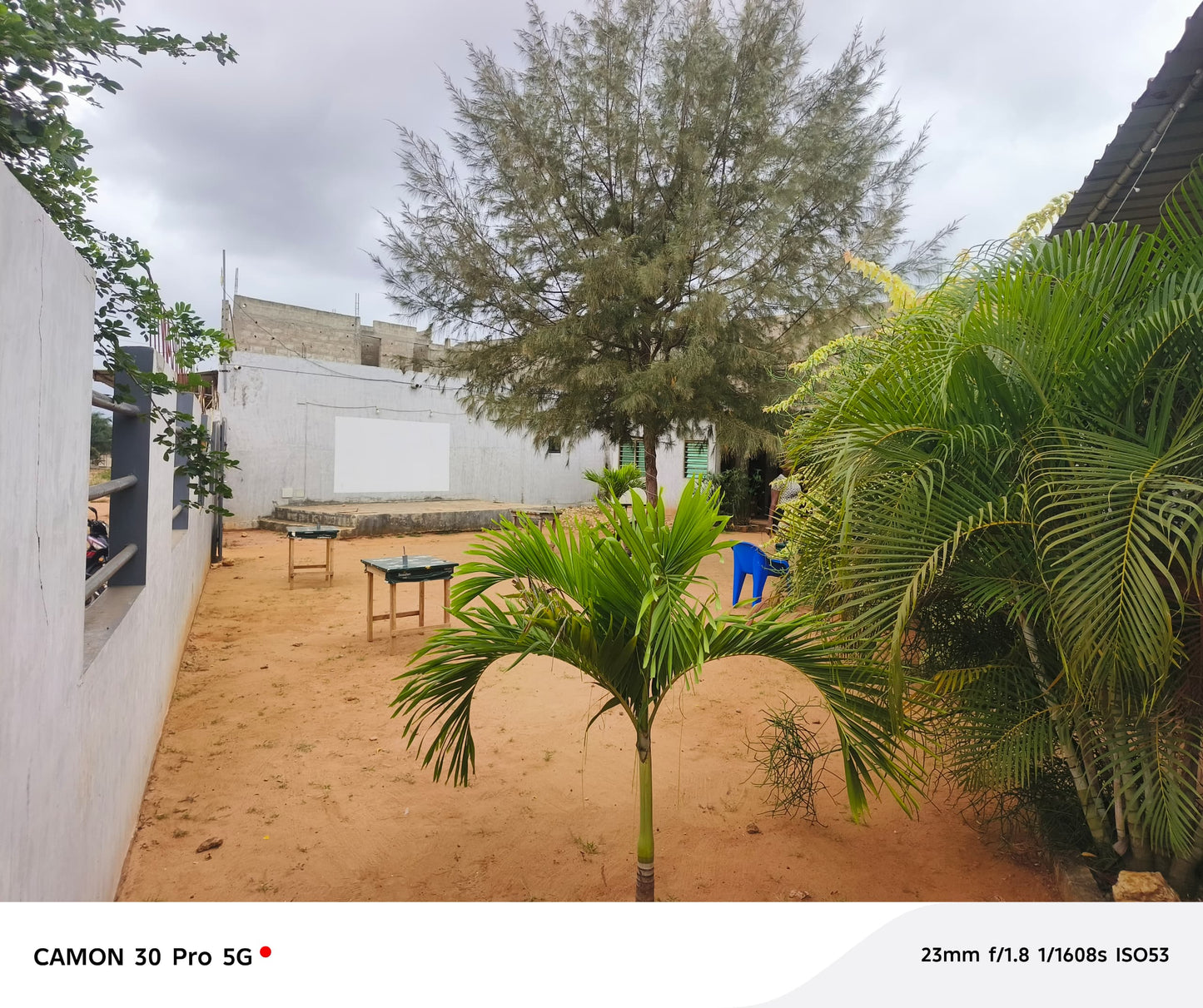 UN HÔTEL À VENDRE À APESSITO – 23 CHAMBRES + BAR + MAGASINS