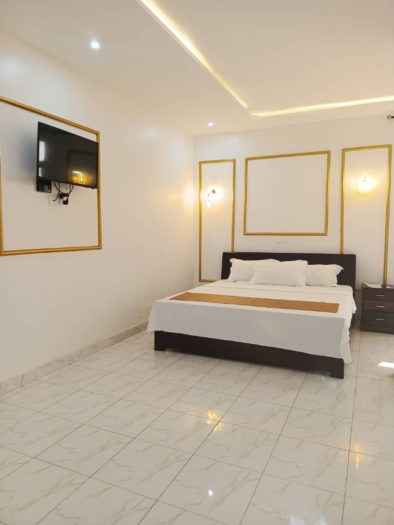HÔTEL À VENDRE À AGBODRAFO - 25 CHAMBRES, PISCINE, RESTAURANT