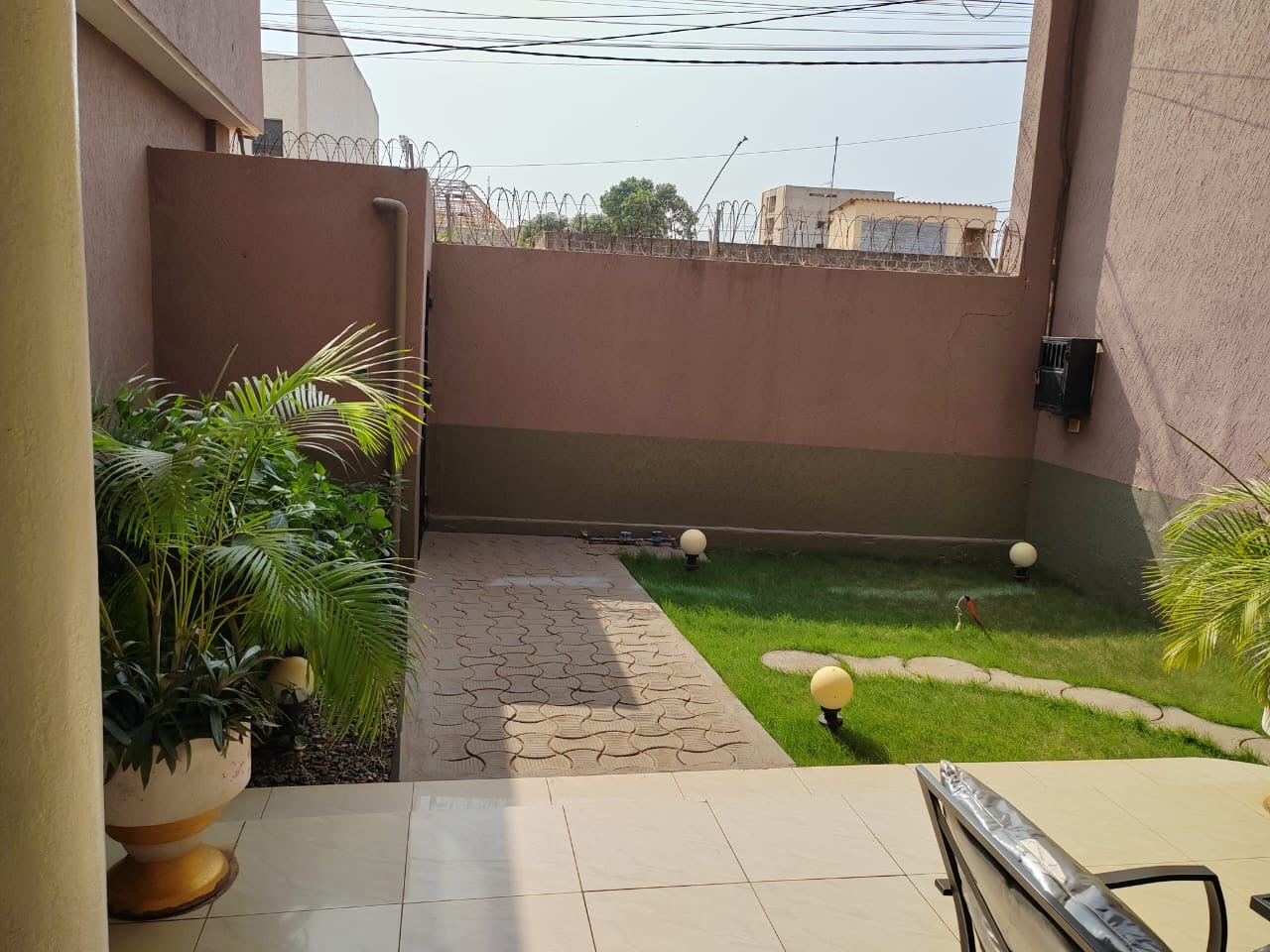 VILLA 5 PIÈCES À VENDRE À KÉGUÉ – 300 m² – NON LOIN DU STADE