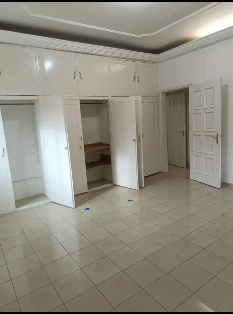 VILLA 9 PIÈCES À VENDRE À HÉDZRANAWOÉ – 1 LOT – PROCHE PHARMACIE RAOUDHA