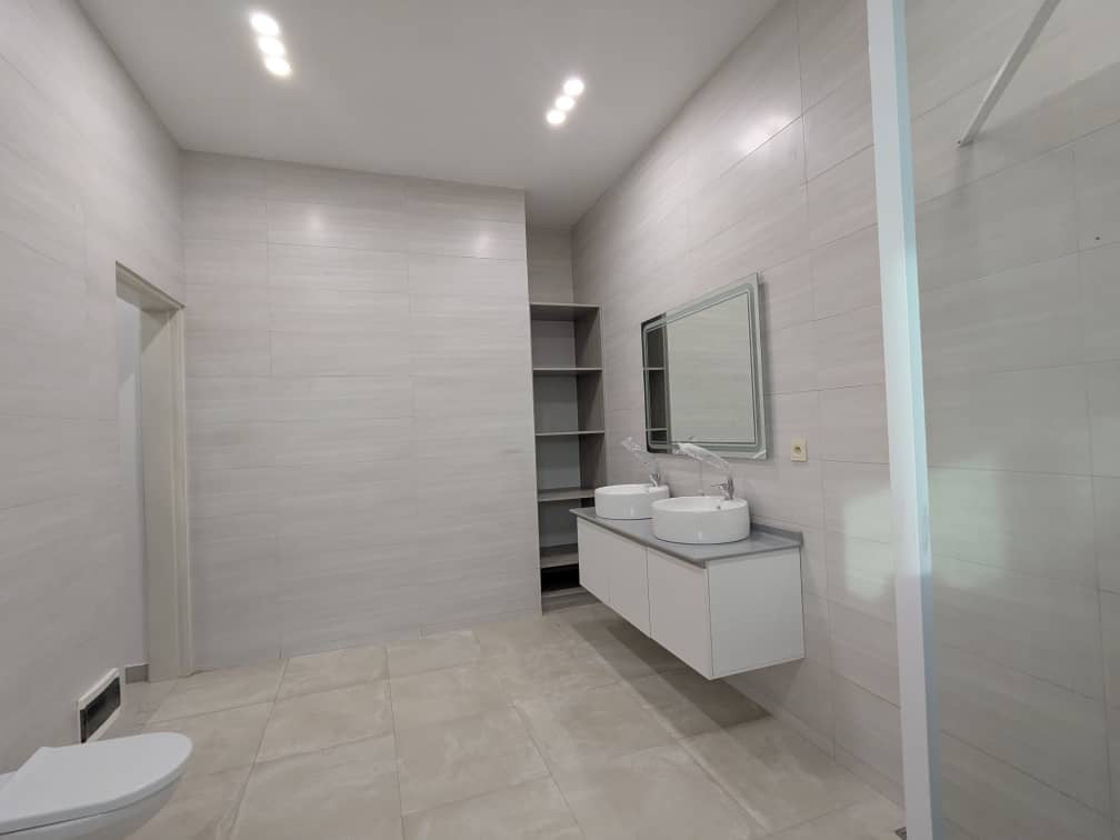 À LOUER – VILLA 4 CHAMBRES AU BORD DE LA MER – BAGUIDA | 3.200.000 FCFA