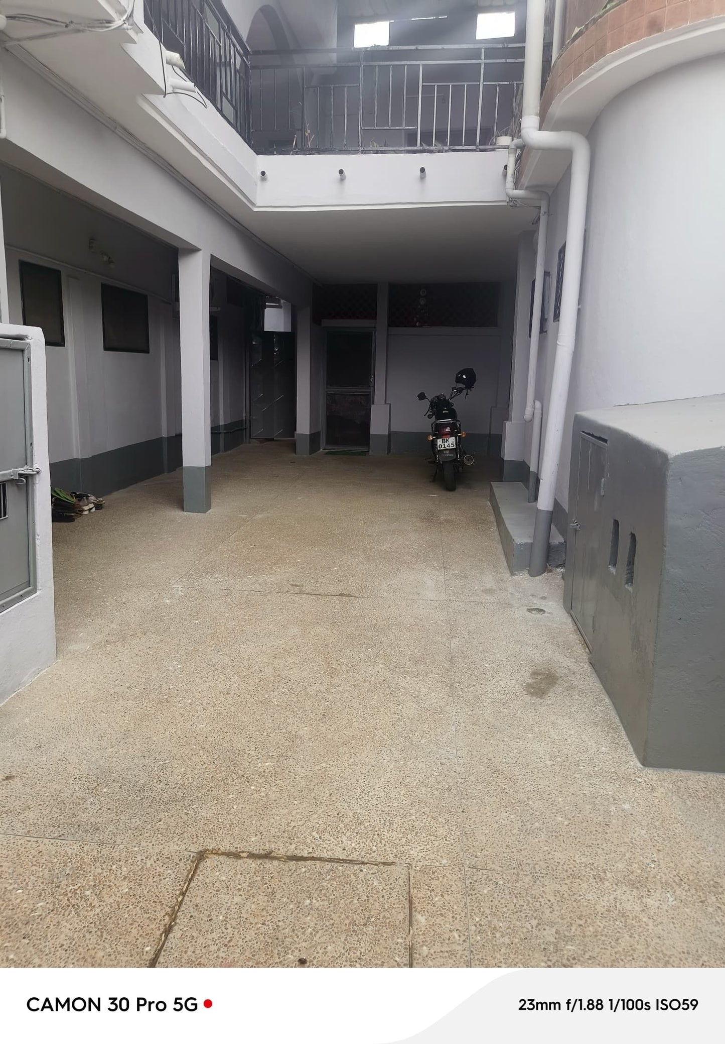MMEUBLE 19 CHAMBRES À VENDRE À TOKOIN PROTESTANT – 100M DU GOUDRON | TITRE FONCIER