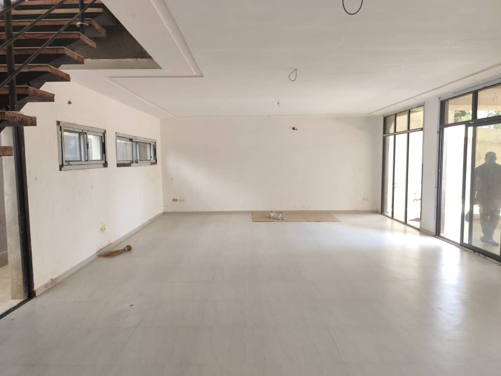 LOMÉ – CITÉ OUA – VILLA R+1 DE 10 PIÈCES À VENDRE