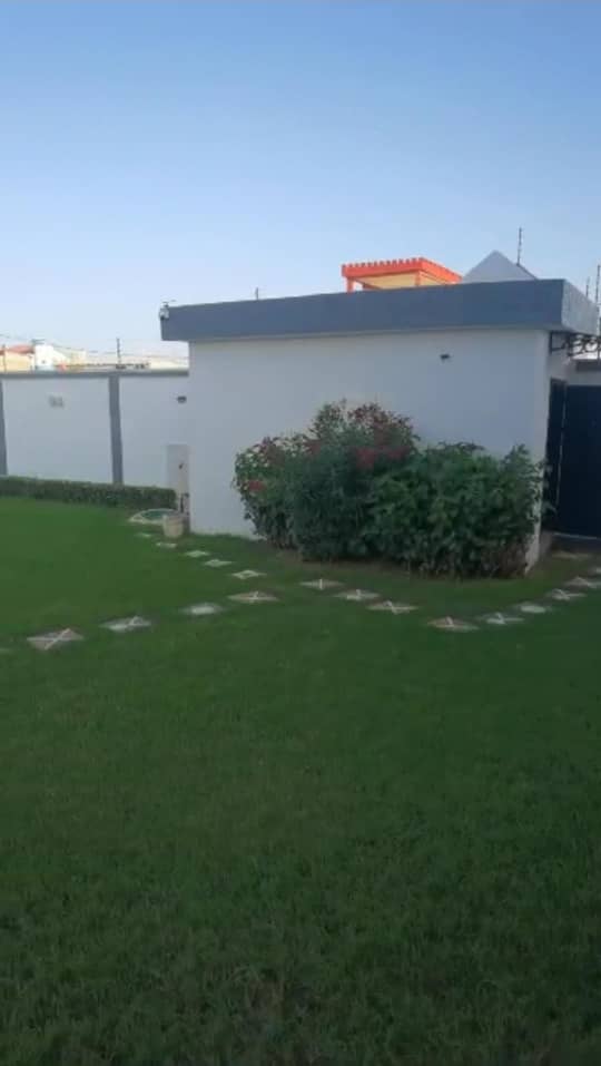 VILLA 15 PIÈCES À VENDRE À LOMÉ - BAGUIDA MONUMENT, CÔTÉ PLAGE