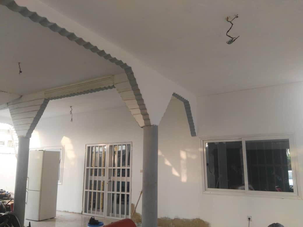 VILLA 18 PIÈCES EN COURS DE FINITION À VENDRE À LOMÉ - AVÉPOZO À 1,5 KM DU GOUDRON