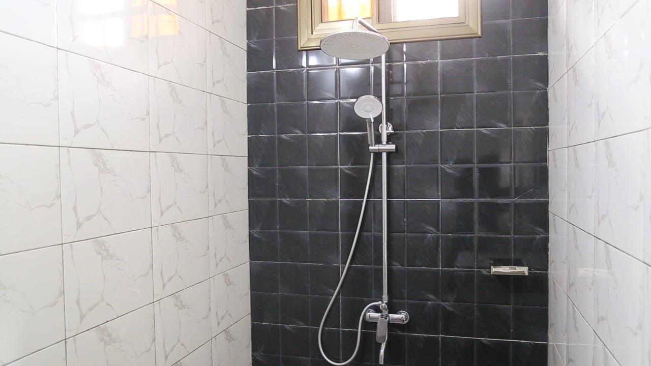 À LOUER – VILLA MEUBLÉ 4 PIÈCES (3 CHAMBRES SALON) À KOHÉ