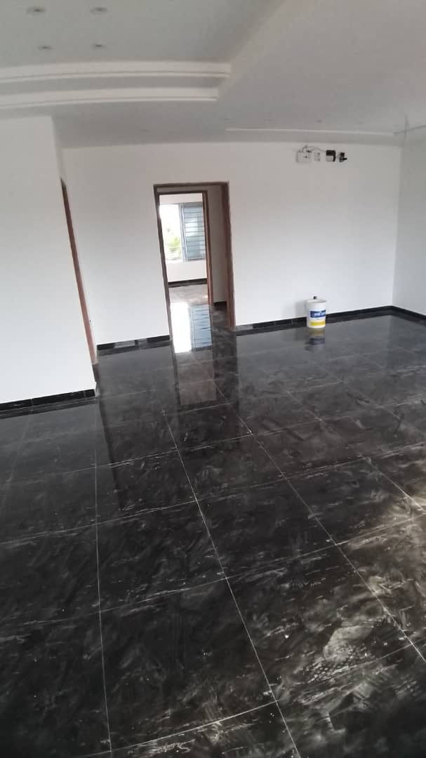 IMMEUBLE À LOUER À AGOÈ CACAVÉLI (6 CHAMBRES, 4 SALONS, 4 CUISINES)