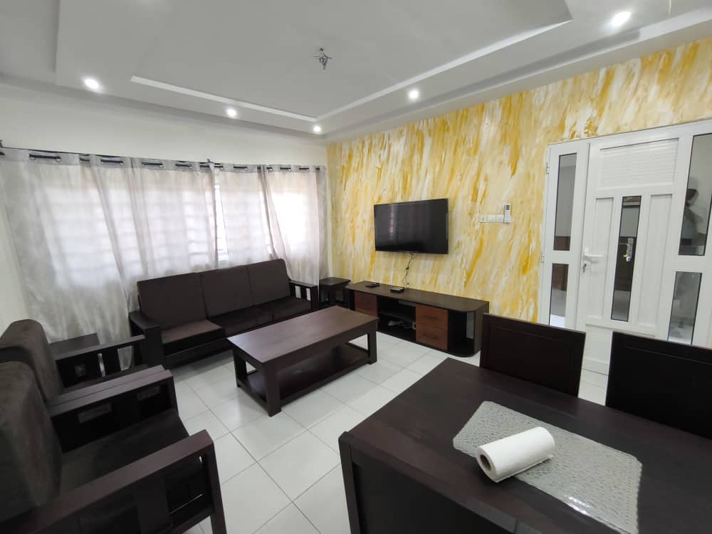 VILLA BASSE À VENDRE – CITÉ MOKPOKPO, ADIDOGOMÉ – 4 PIÈCES