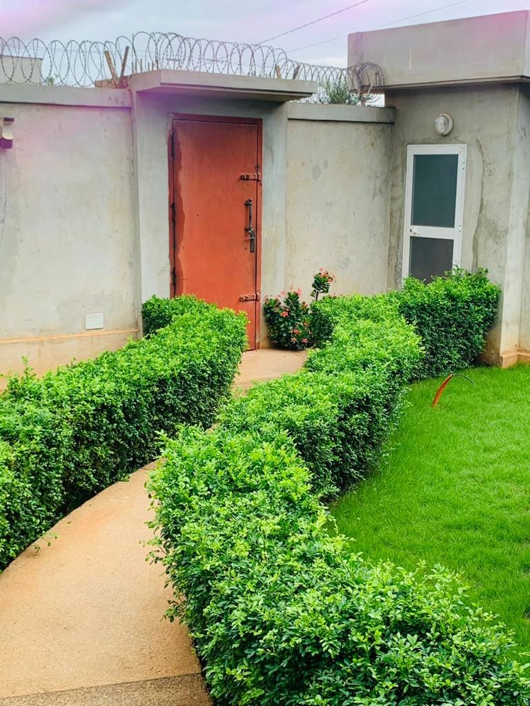 VILLA 11 PIÈCES À VENDRE À ADIDOGOMÉ IPG – 1 LOT 1/4 – TITRE FONCIER