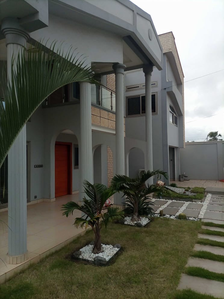MAGNIFIQUE VILLA SEMI-MEUBLÉE À VENDRE À KEGUE - 9 PIÈCES