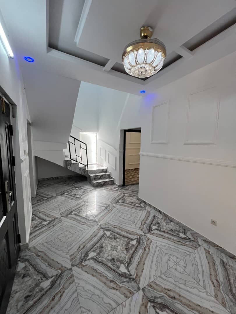 VILLA 6 PIÈCES À VENDRE À ZANGUÉRA KLÉMÉ – 300m²